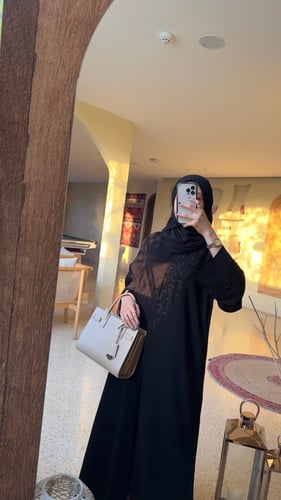 عباية توق القماش كريب ملكي والقصه عادية وتطريز أما...