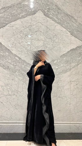 عباية شيخة عباية بشت مخمل مع تخريج شيفون لمعه خفيف...
