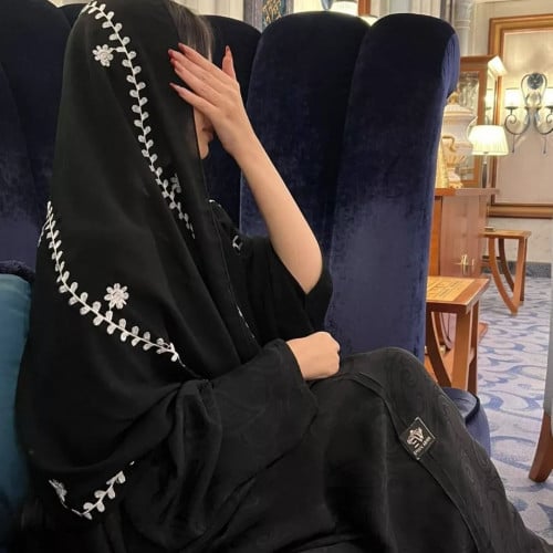 عبايه صيفيه منسوجة بقماش الكريب العماني المنقوش بق...