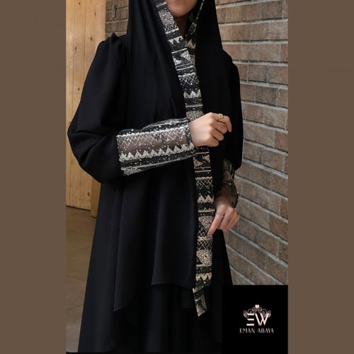 عباية ملكي كلوش مع تخريج في الاكمام والطرحه