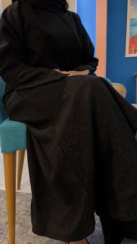 عباية انيقة بقماش ملكي وتخريج بقماش الروزانا والقص...