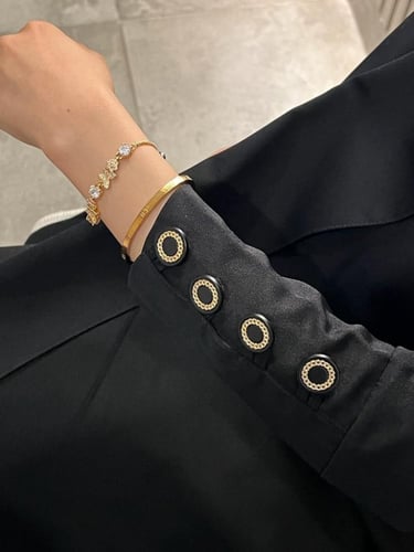 عباية تعبر عن الاناقة والنعومة بقماش الصالونة الكو...