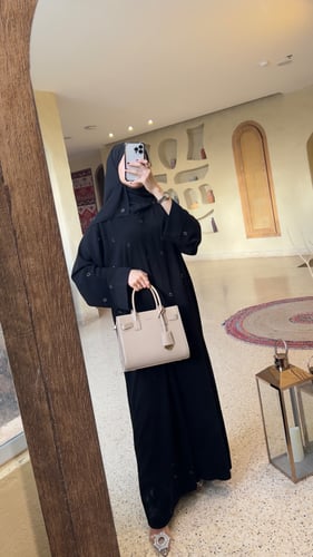 عباية الياسمين كريب ملكي وقصة ربع كلوش وتطريز ناعم...