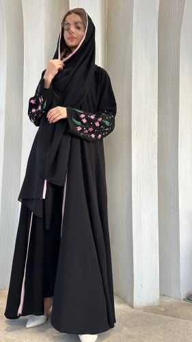 عباية فتون كريب ملكي مع تطريز على الأكمام والقصة ن...