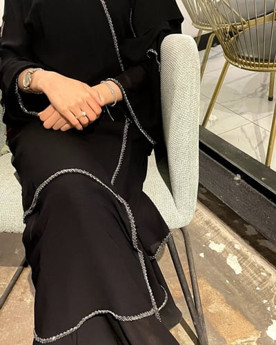 عباية شيفون أنيقة بكلفة ناعمة وانيقةعلى الاكمام وع...