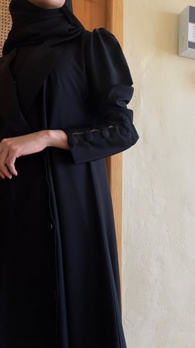 عباية عملية القماش صالونه كوري بقصة نص كلوش مع قطع...