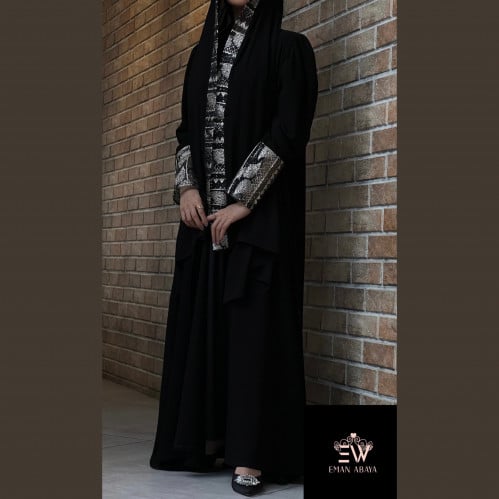 عباية ملكي كلوش مع تخريج في الاكمام والطرحه