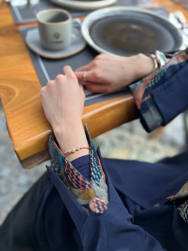 عباية بقماش الحرير المغسول كحلي ومشجر قصه نص كلوش