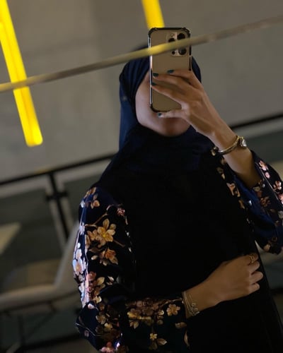 عباية مخمل كحلي نصف كلوش