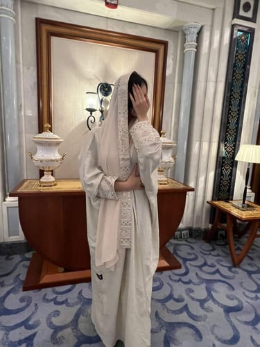 عباية بيج صيفية منسوجة بقماش الكريب القصة نص بشت