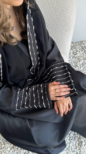 عباية اللؤلؤ العصرية