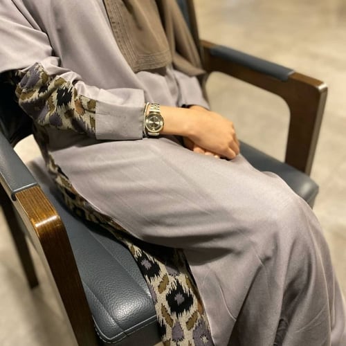 عباية لنن سادة وكريب منقوش عملية وانيقة