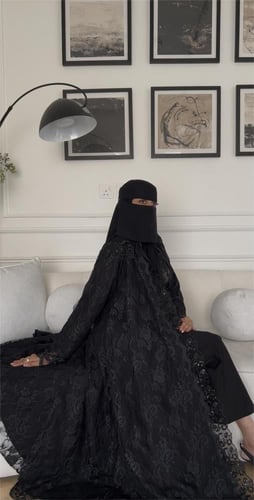 عباية الدانتيل الراقية