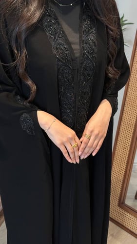 عباية ظبية عباية بقماش الكريب الملكي والقصة قطرية...