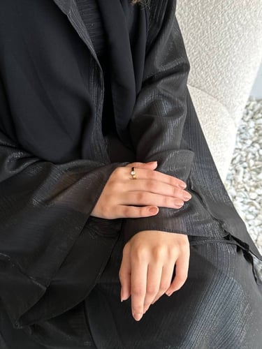 عباية ياقوته شيفون مقصب بلمعة مع قماش الندى الكوري...