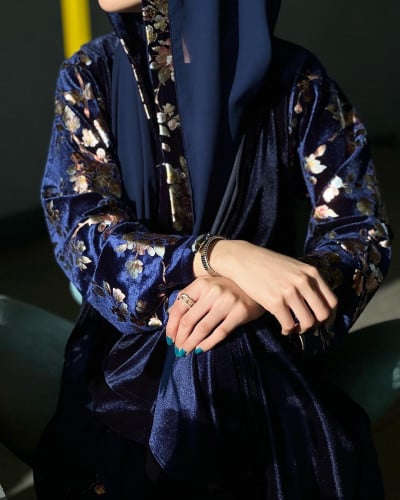 عباية مخمل كحلي نصف كلوش