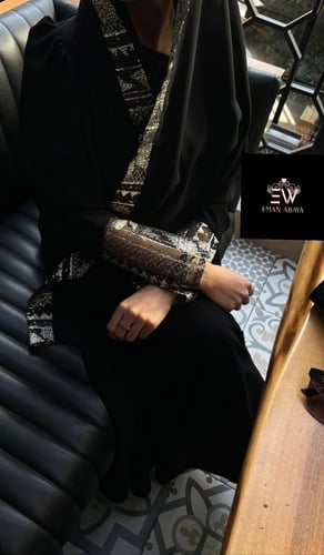 عباية ملكي كلوش مع تخريج في الاكمام والطرحه