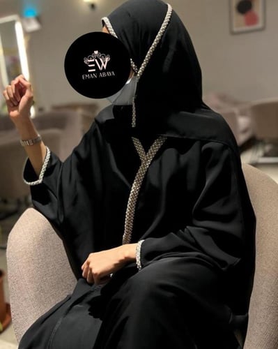 عباية مميزة بقصه قطرية أنيقة