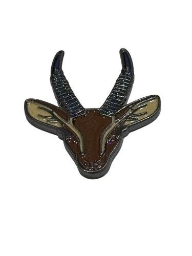 ملصق معدني على شكل رأس غزال