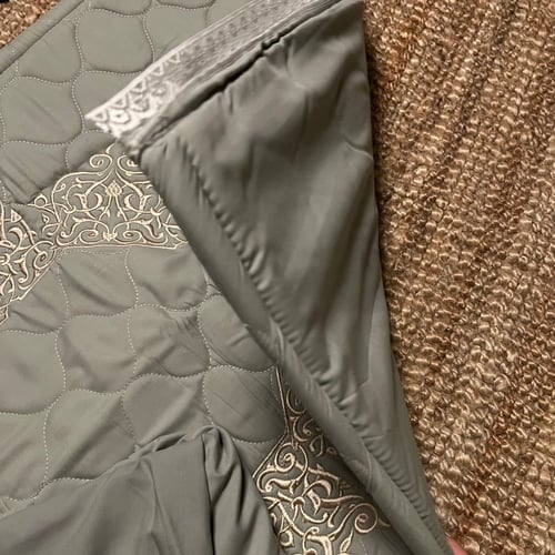 طقم مطرز-زيتي فاتح