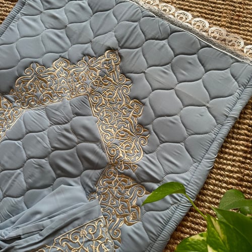 طقم مطرز-سماوي