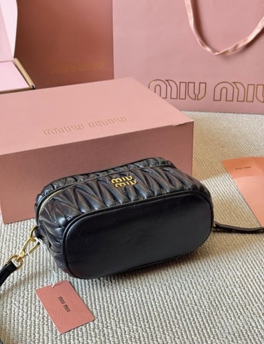 شنطة miumiu