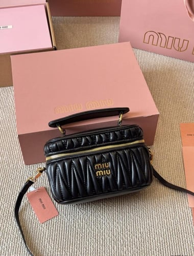 شنطة miumiu