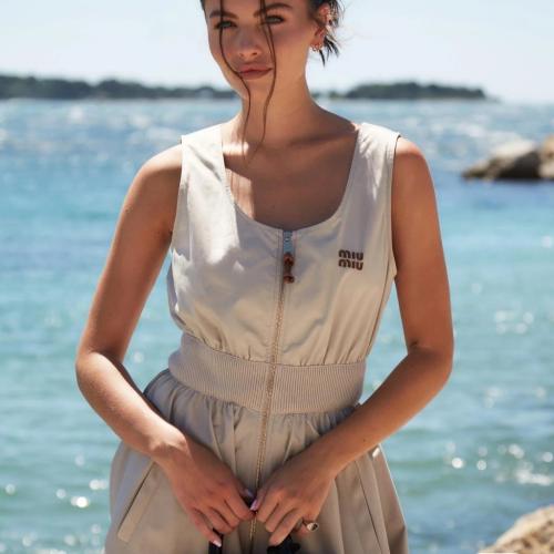 فستان ميو ميو