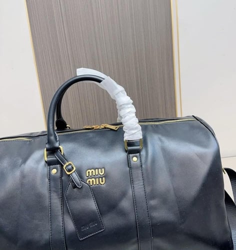 شنطة سفر miu miu