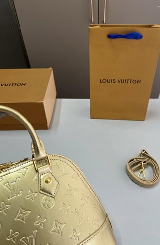 شنطة LV