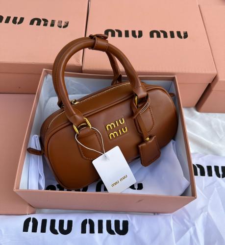 شنطة miumiu