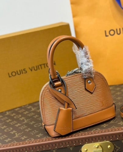 شنطة LV