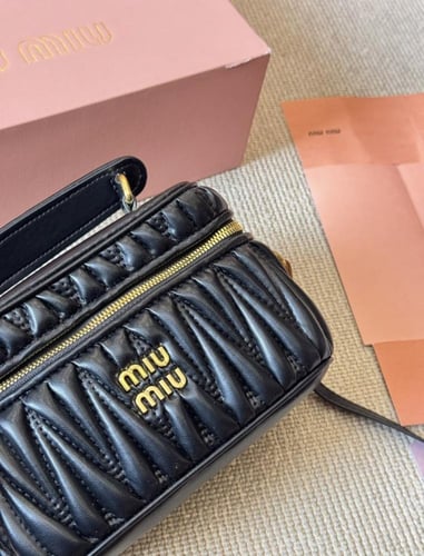 شنطة miumiu