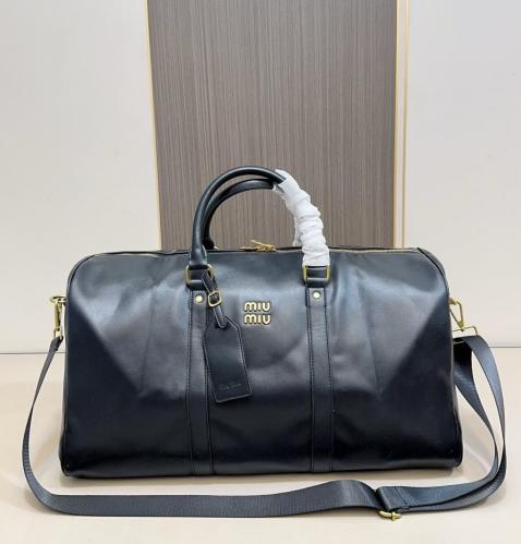 شنطة سفر miu miu