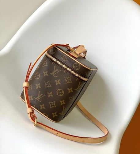 شنطة لويس فيتون