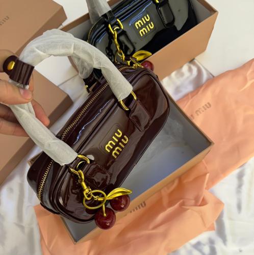 شنطة miumiu