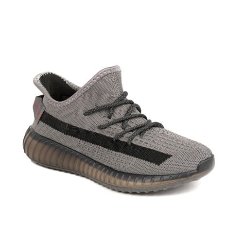 جزمة رياضية نسائية