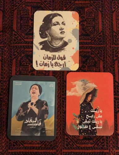 لوحات بتصميم عالي الجودة مع ستاند