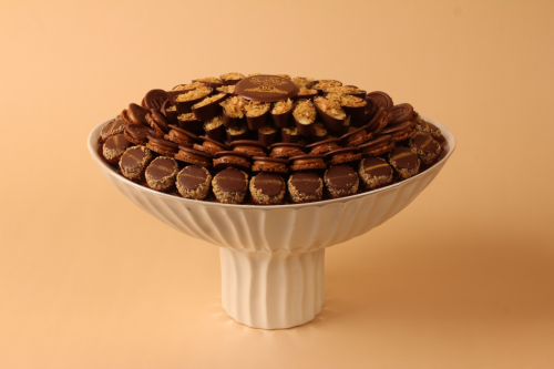 صينية بيضاوي باللون اللؤلؤي