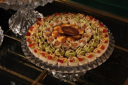 بكج ضيافة - 3 صواني شوكليت وحلا شرقي وموالح شاي