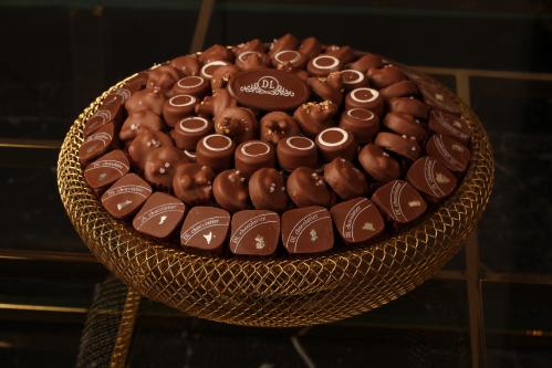 صينية شوكلت باللون الذهبي (3)