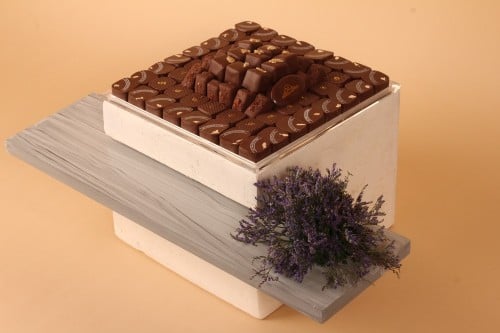 بوكس إهداء باللون البيج والرمادي