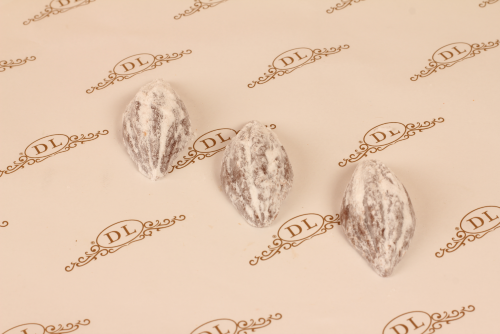 ترافل جاناش اللوز