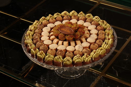 صينية حلا شرقي زجاجي بقاعدة مرتفعة