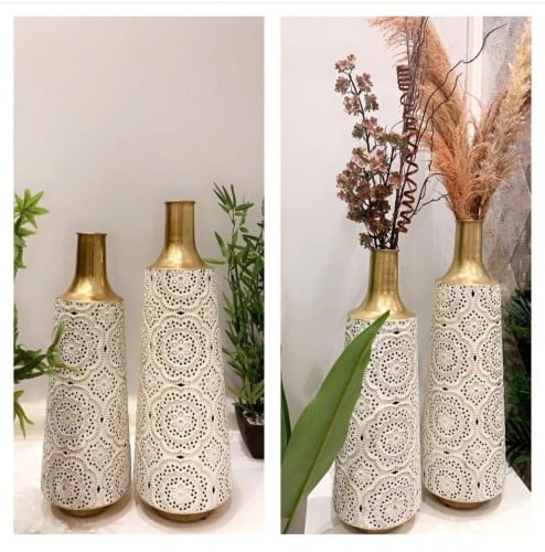 طقم من الفازات المعدنية