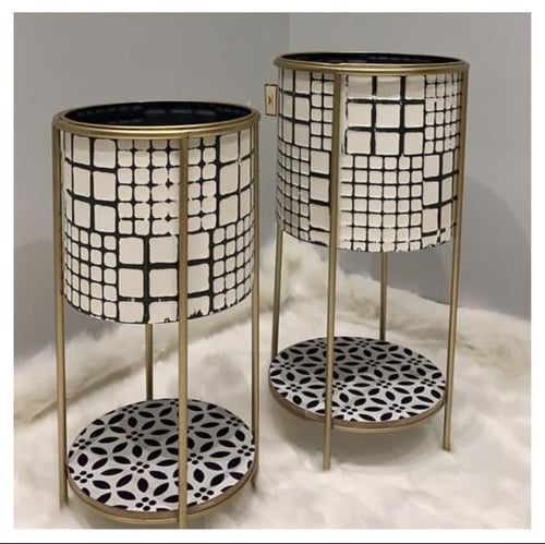 طقم من المراكن تحكي بكل تفاصيلها