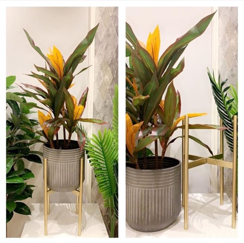 طقم من المراكن المعدنية وبشكل جديد وقاعدة ذهبية