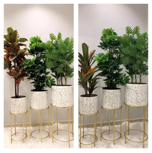 طقم من المراكن معدنيه ابيض وذهبي مع استاند ذهبي