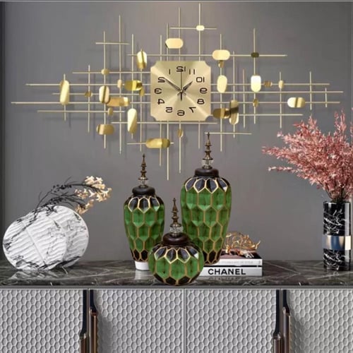 طقم من الفازات بشكل وألوان جذابة