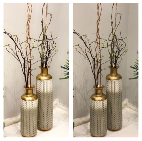 طقم من الفازات المعدنية وبشكل مميز